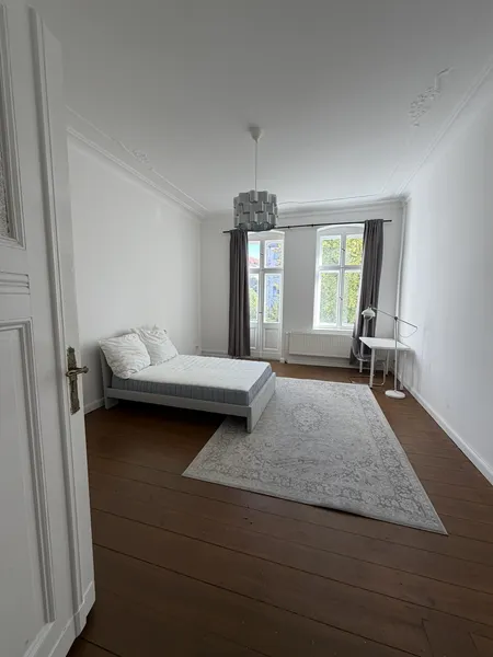 Moderne 3-Zimmer-Altbauwohnung mit Balkon & begehbarem Kleiderschrank — photo 1